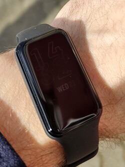 Readability of the AMOLED display of the Amazfit Band 7 in the sun