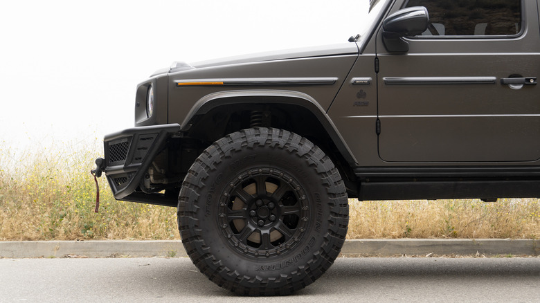 Pit26 Motorsports G-Wagon wheel and tire profile