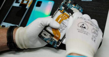EU regulators want 5 years of smartphone parts, much better batteries