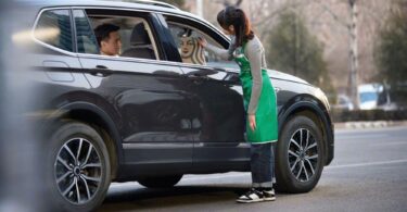 Starbucks Launches Curbside Service in China with AutoNavi