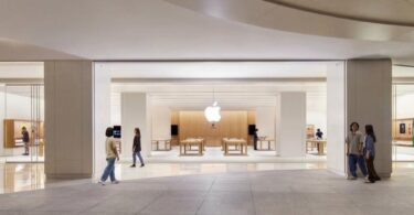 The 2nd Apple Store in Shenzhen Opens, Consumers Line up in Long Queues