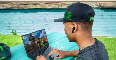Razer’s new gaming earbuds include a low-latency dongle