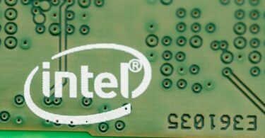 Intel patches buggy Sapphire Rapids Xeons, resumes shipments